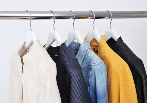 Crosby - white coat hanger with bar