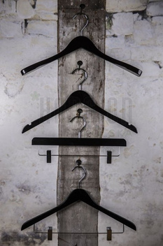 Bedford - black shirt hanger