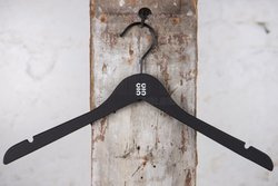 Bedford, wieszak drewniany bluzkowy