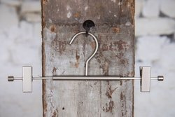 Bolzano - metal pants hanger