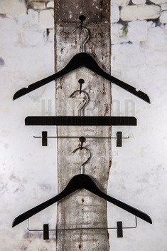Bedford - black pants hanger