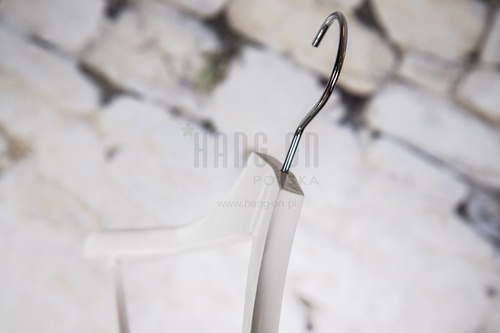 Crosby - white coat hanger with bar