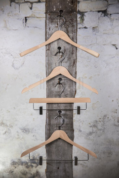 Bedford natural pants hanger mat